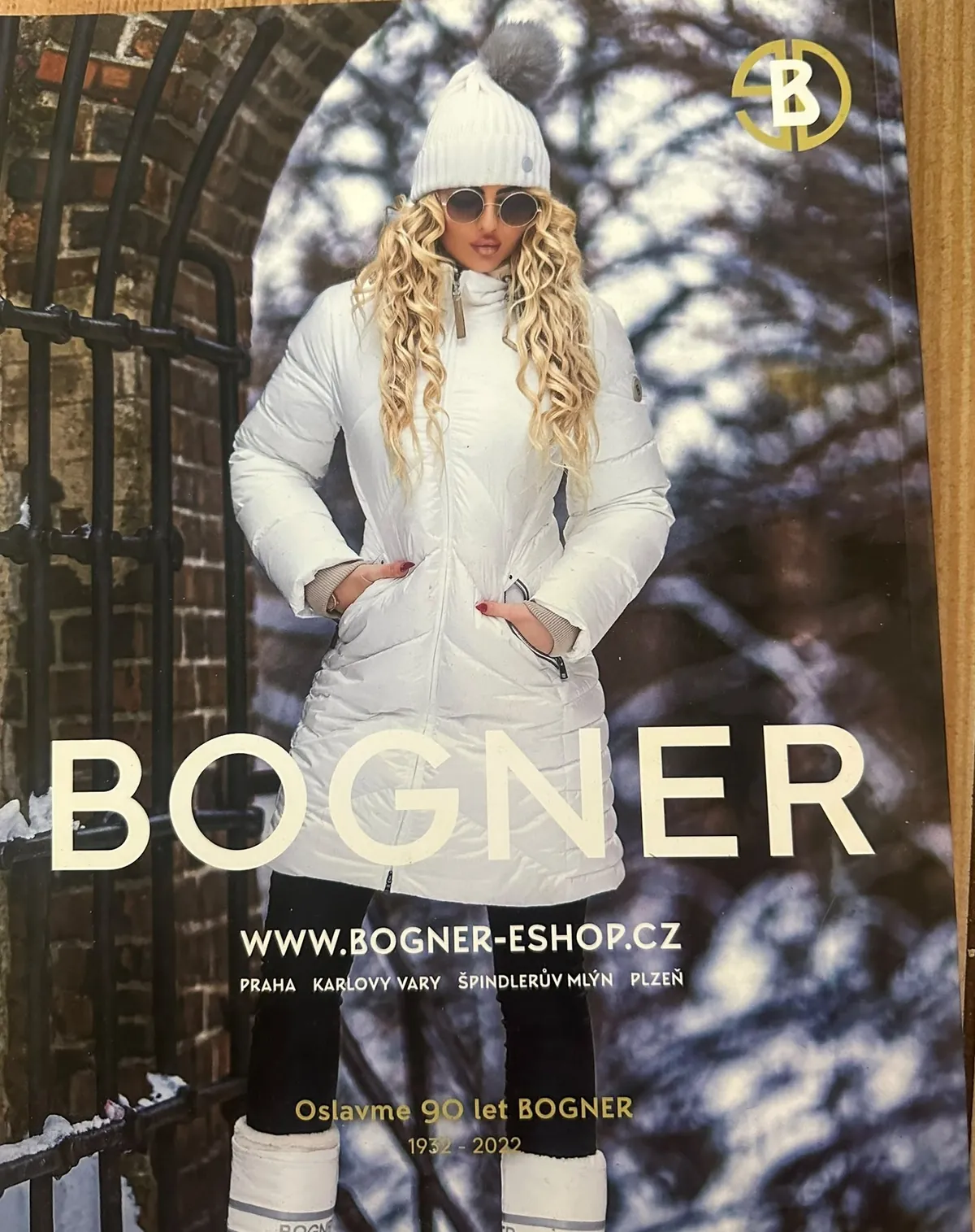 Inzerce Bogner k 90 letům značky s Terezou Tulcovou v bílé bundě